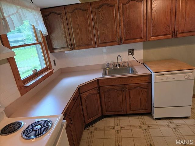 10519 Lilac Avenue, St Louis, MO 63137