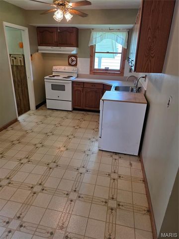 10519 Lilac Avenue, St Louis, MO 63137