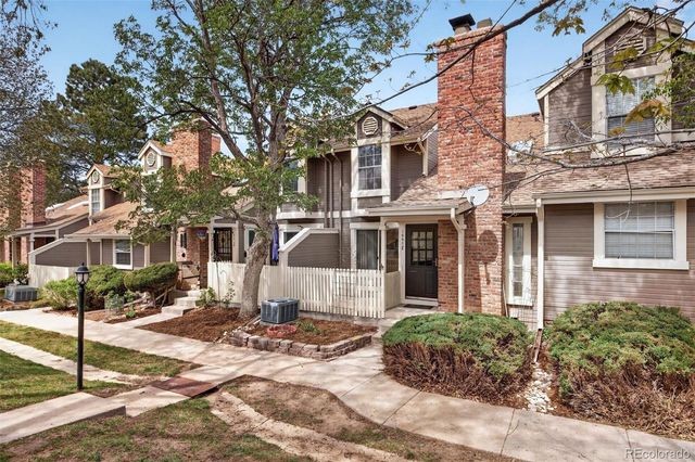 1990 S Helena Street E, Aurora, CO 80013