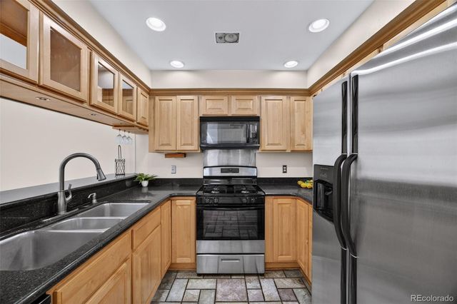 1990 S Helena Street E, Aurora, CO 80013