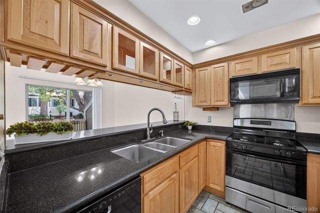 1990 S Helena Street E, Aurora, CO 80013