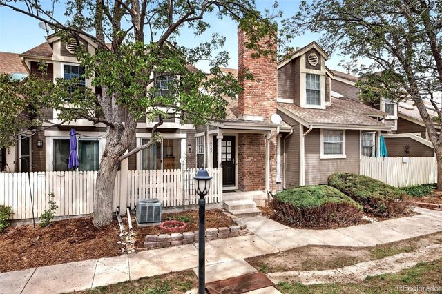 1990 S Helena Street E, Aurora, CO 80013