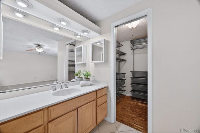 1990 S Helena Street E, Aurora, CO 80013