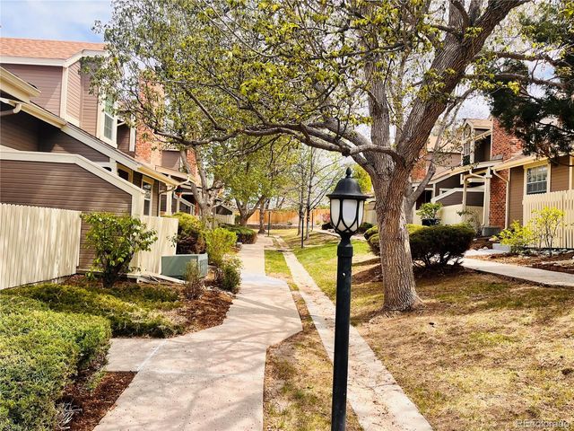 1990 S Helena Street E, Aurora, CO 80013