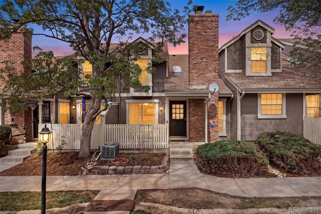 1990 S Helena Street E, Aurora, CO 80013