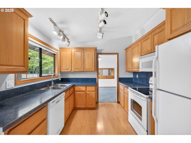 12040 Sw 116TH Ave, Tigard, OR 97223