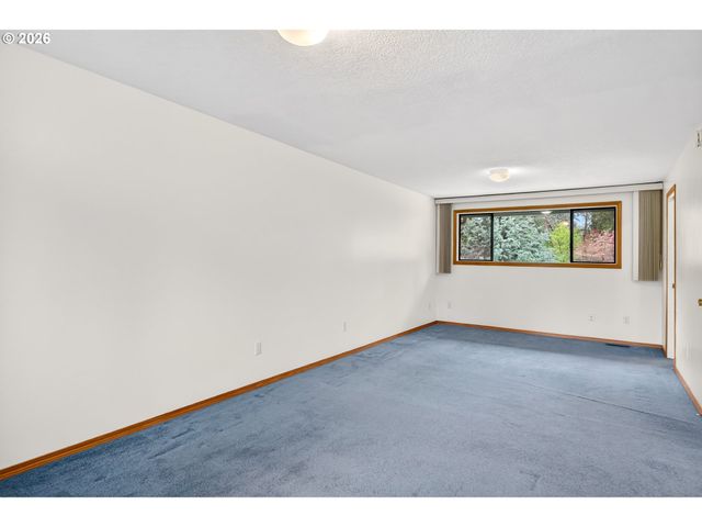 12040 Sw 116TH Ave, Tigard, OR 97223