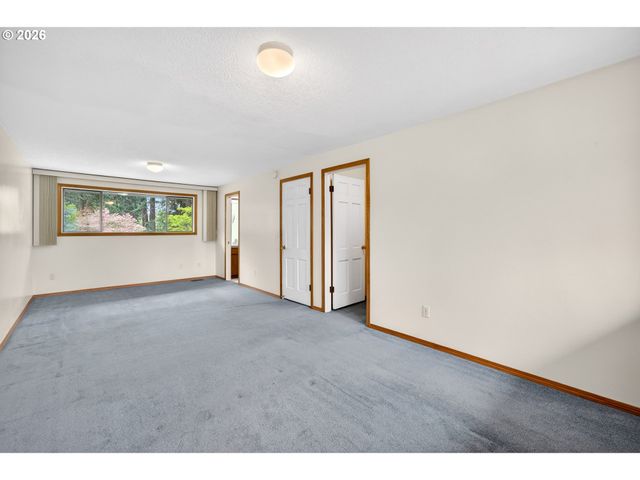 12040 Sw 116TH Ave, Tigard, OR 97223