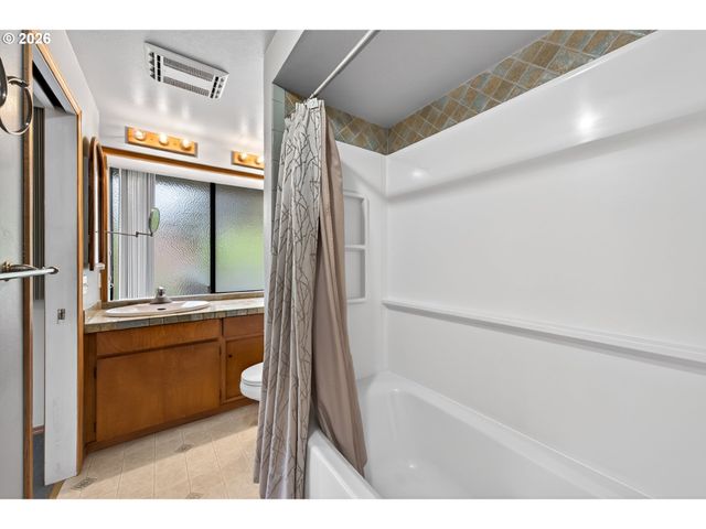 12040 Sw 116TH Ave, Tigard, OR 97223