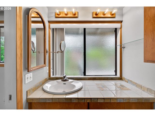 12040 Sw 116TH Ave, Tigard, OR 97223