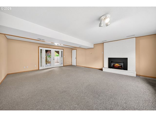 12040 Sw 116TH Ave, Tigard, OR 97223