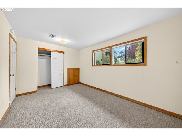 12040 Sw 116TH Ave, Tigard, OR 97223