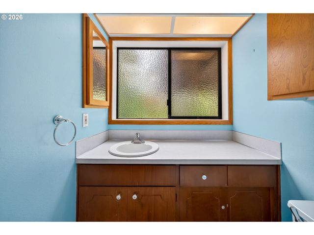 12040 Sw 116TH Ave, Tigard, OR 97223