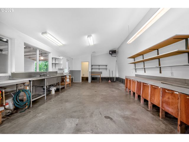 12040 Sw 116TH Ave, Tigard, OR 97223