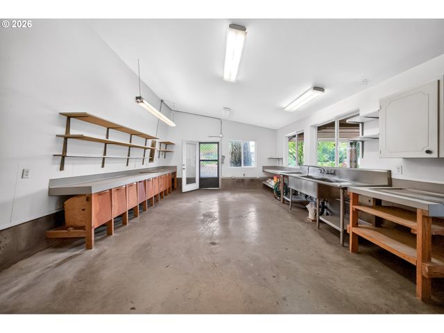 12040 Sw 116TH Ave, Tigard, OR 97223