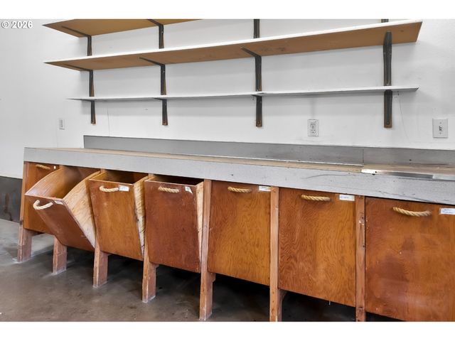 12040 Sw 116TH Ave, Tigard, OR 97223