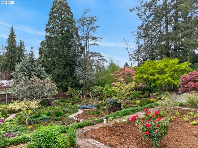 12040 Sw 116TH Ave, Tigard, OR 97223