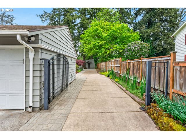 12040 Sw 116TH Ave, Tigard, OR 97223