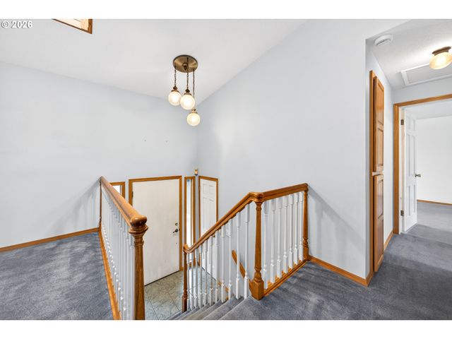 12040 Sw 116TH Ave, Tigard, OR 97223