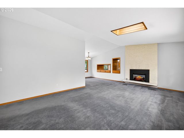 12040 Sw 116TH Ave, Tigard, OR 97223