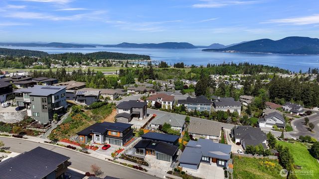 3953 Rock Ridge Pkwy, Anacortes, WA 98221