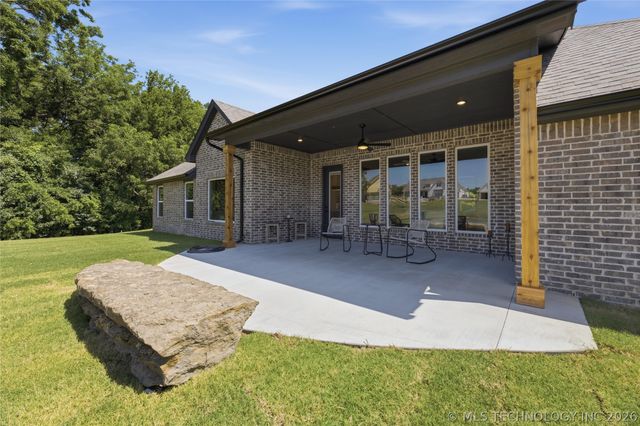 18236 S Clear Creek Court, Claremore, OK 74017