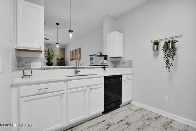862 SOUTHERN CREEK Drive, Jacksonville, FL 32259