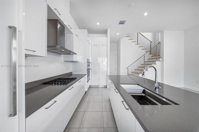 8120 NW 43rd St, Doral, FL 33166