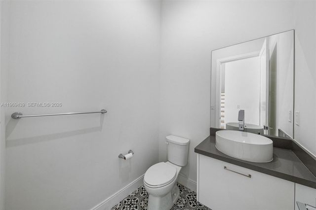 8120 NW 43rd St, Doral, FL 33166