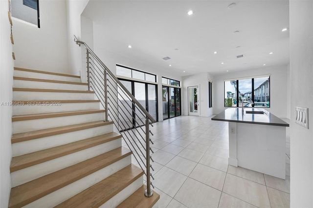 8120 NW 43rd St, Doral, FL 33166