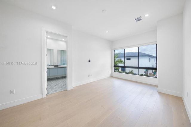 8120 NW 43rd St, Doral, FL 33166