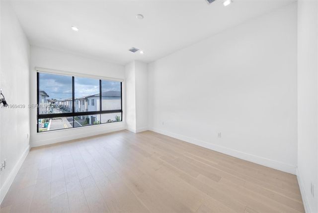 8120 NW 43rd St, Doral, FL 33166