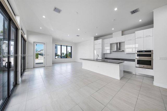 8120 NW 43rd St, Doral, FL 33166