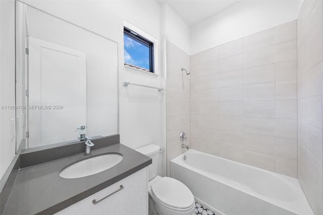 8120 NW 43rd St, Doral, FL 33166