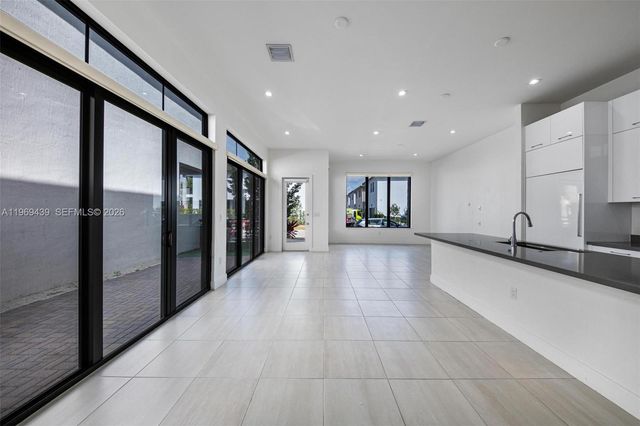 8120 NW 43rd St, Doral, FL 33166