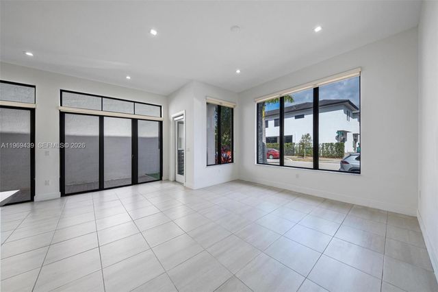 8120 NW 43rd St, Doral, FL 33166