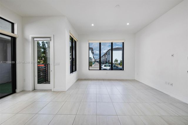 8120 NW 43rd St, Doral, FL 33166