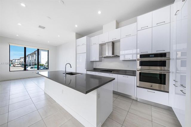 8120 NW 43rd St, Doral, FL 33166