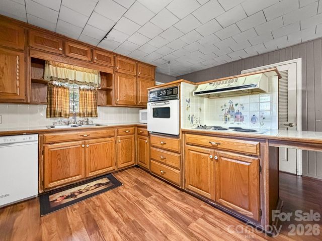 1401 E Union Street, Morganton, NC 28655
