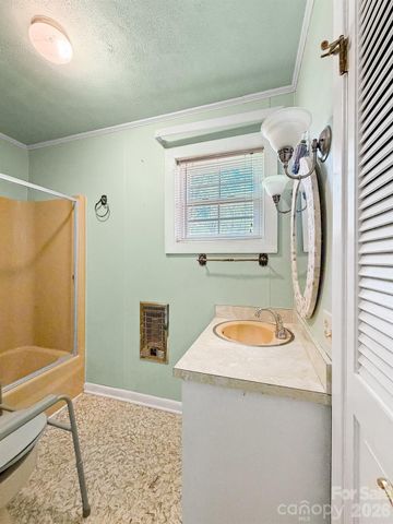 1401 E Union Street, Morganton, NC 28655
