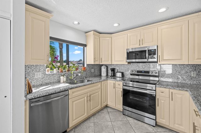 7533 Glendevon Lane 905, Delray Beach, FL 33446