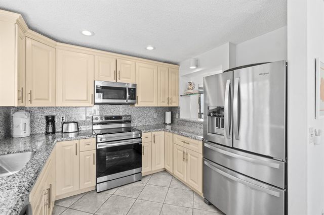 7533 Glendevon Lane 905, Delray Beach, FL 33446