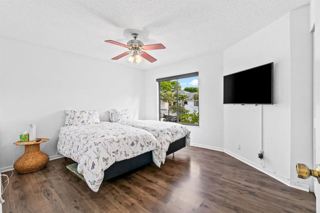 7533 Glendevon Lane 905, Delray Beach, FL 33446