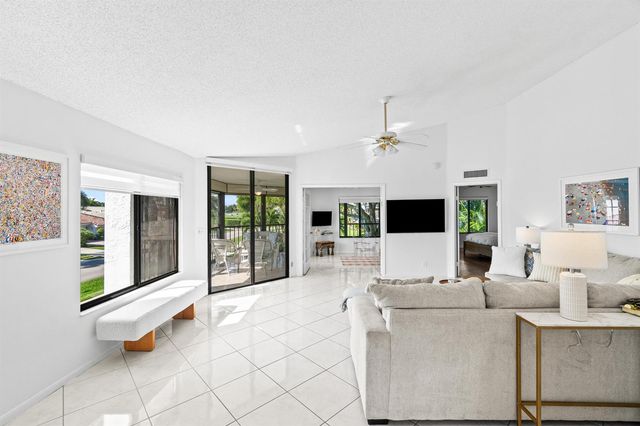 7533 Glendevon Lane 905, Delray Beach, FL 33446