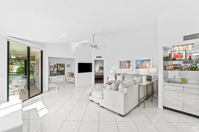 7533 Glendevon Lane 905, Delray Beach, FL 33446