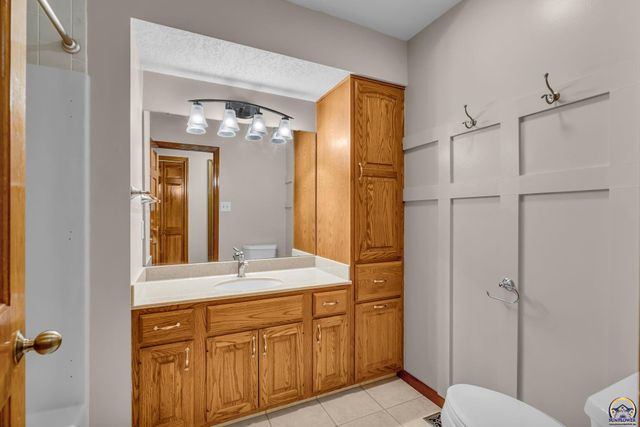 6412 SW Vorse RD, Auburn, KS 66402