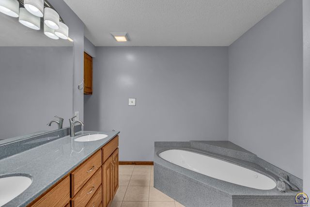 6412 SW Vorse RD, Auburn, KS 66402