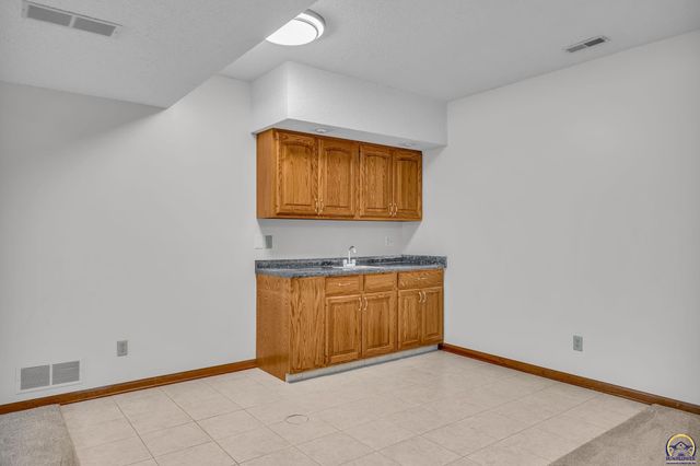 6412 SW Vorse RD, Auburn, KS 66402