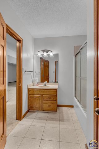 6412 SW Vorse RD, Auburn, KS 66402