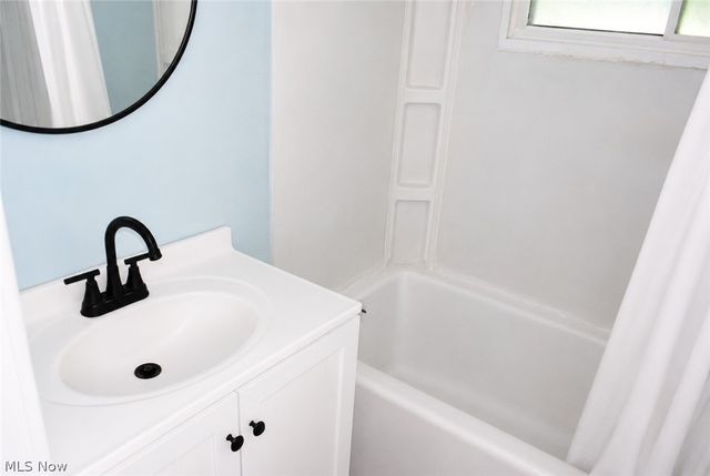 210 Oakdale Drive, South Amherst, OH 44001